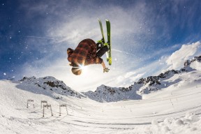 出色发挥首场状态出色，美国队观众沸腾！莎拉波娃重返赛场热度持续攀升-APP下载